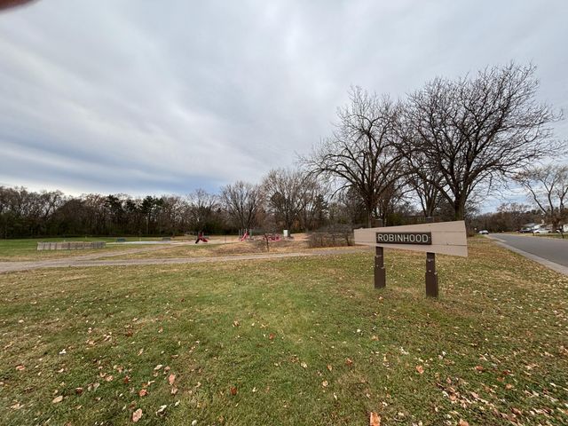 1367 Skillman Avenue E, Maplewood, MN 55109