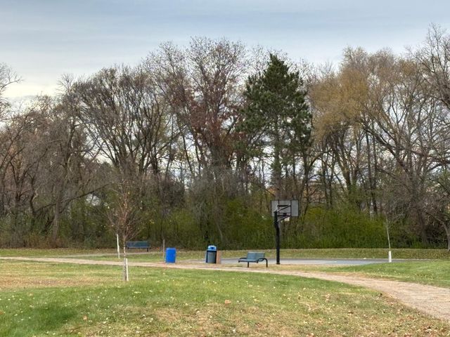 1367 Skillman Avenue E, Maplewood, MN 55109