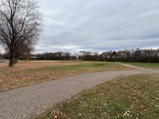 1367 Skillman Avenue E, Maplewood, MN 55109