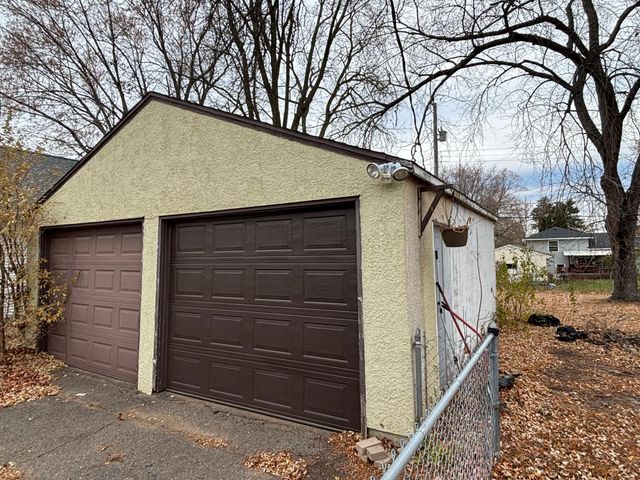 1367 Skillman Avenue E, Maplewood, MN 55109