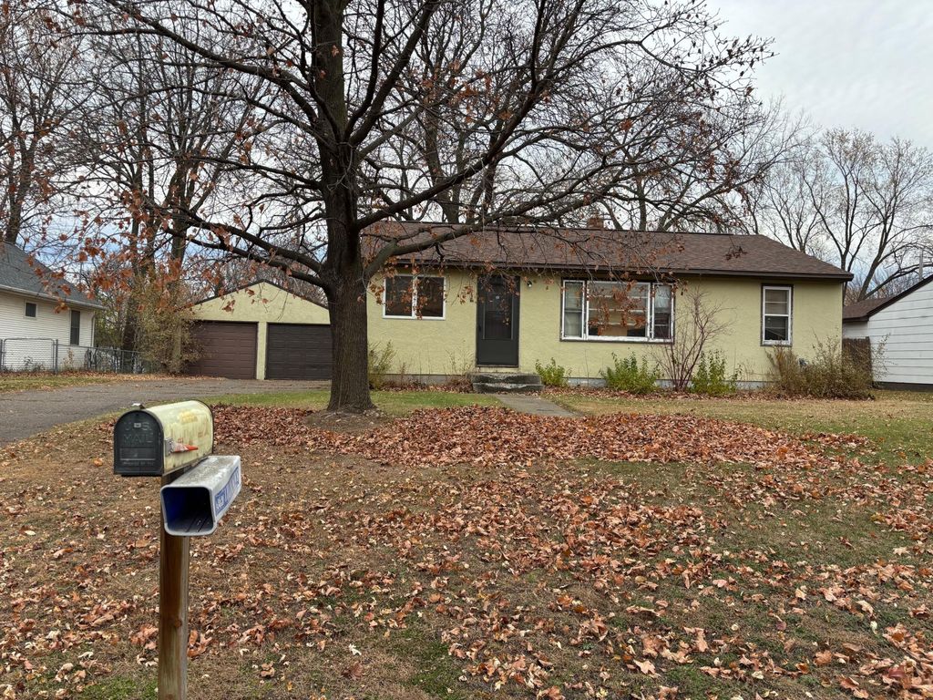 1367 Skillman Avenue E, Maplewood, MN 55109