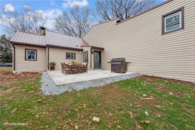 4531 Ridgeview Dr, Hempfield Twp, PA 15601