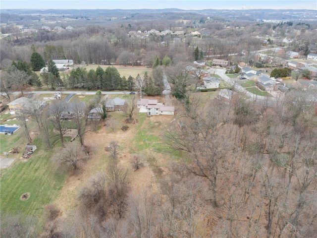 4531 Ridgeview Dr, Hempfield Twp, PA 15601