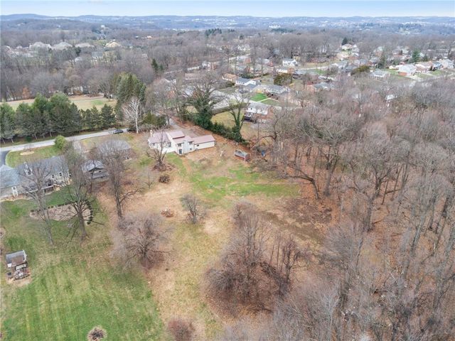 4531 Ridgeview Dr, Hempfield Twp, PA 15601