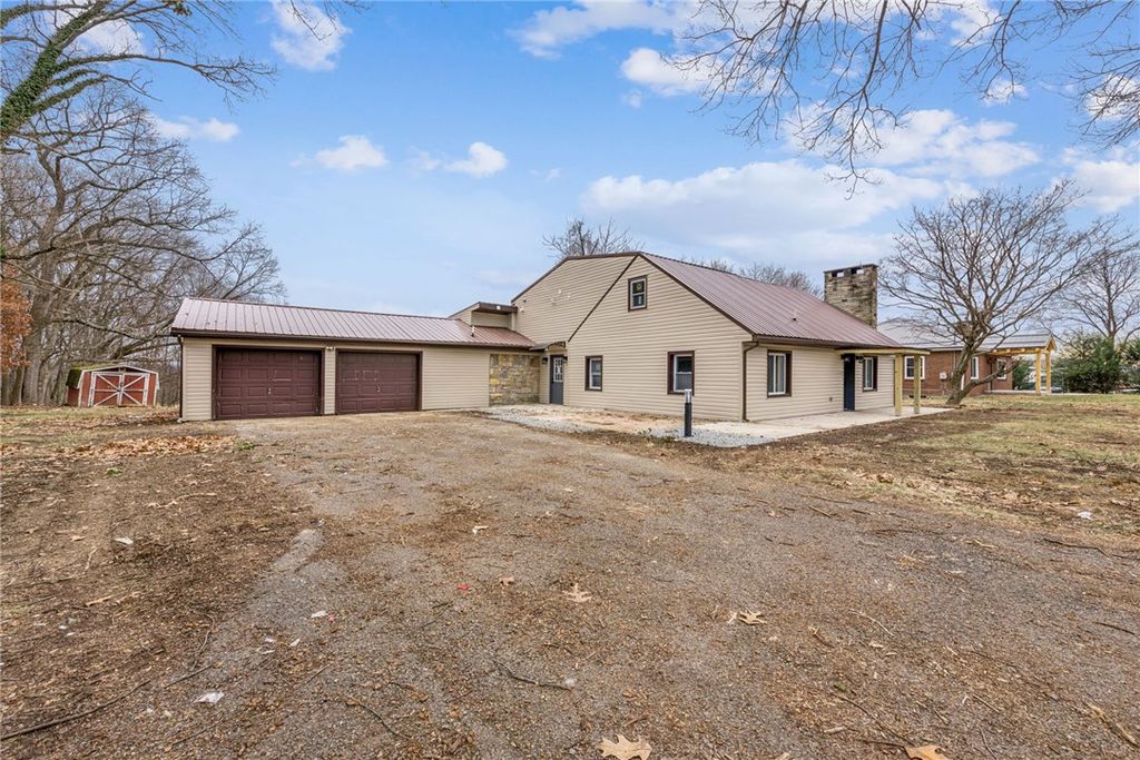 4531 Ridgeview Dr, Hempfield Twp, PA 15601