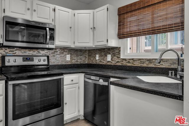 8025 Redlands Street 15, Los Angeles, CA 90293