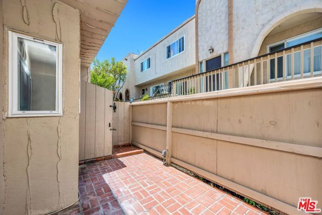 8025 Redlands Street 15, Los Angeles, CA 90293