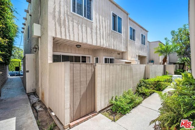 8025 Redlands Street 15, Los Angeles, CA 90293