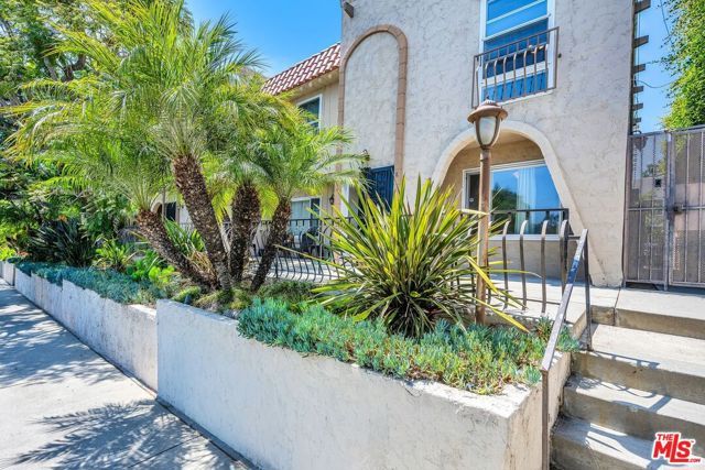8025 Redlands Street 15, Los Angeles, CA 90293