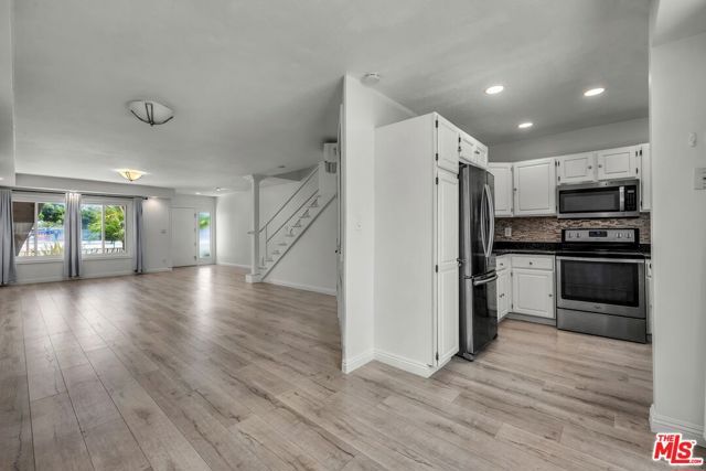 8025 Redlands Street 15, Los Angeles, CA 90293
