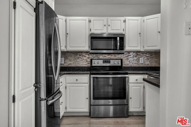 8025 Redlands Street 15, Los Angeles, CA 90293