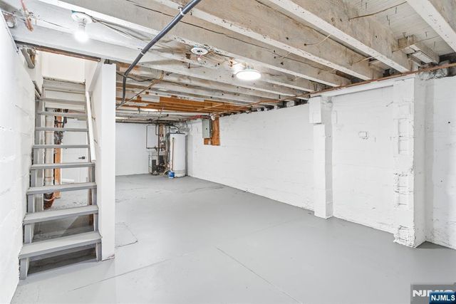 86 Roosevelt Avenue, Belleville, NJ 07109