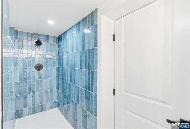 86 Roosevelt Avenue, Belleville, NJ 07109