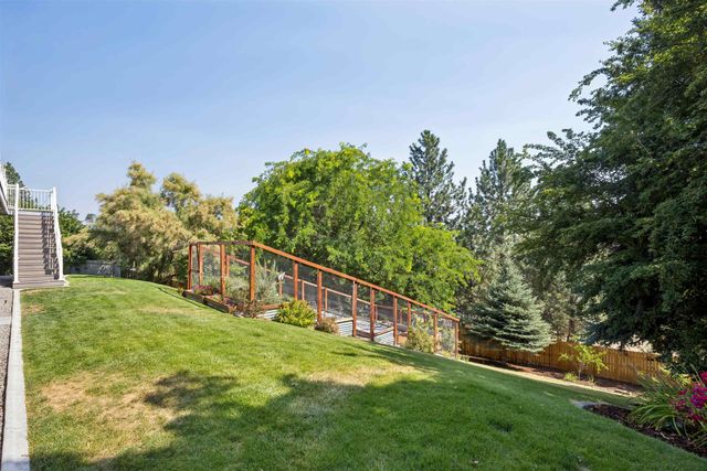 18616 E Cerro Ct, Otis Orchards, WA 99027