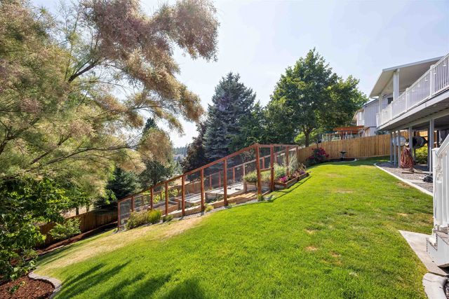 18616 E Cerro Ct, Otis Orchards, WA 99027