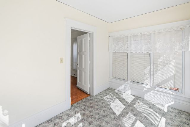 702 E Montgomery Street, Knoxville, IA 50138