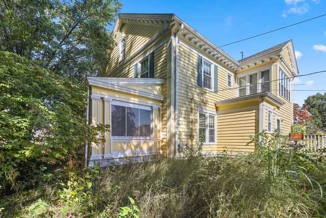 702 E Montgomery Street, Knoxville, IA 50138