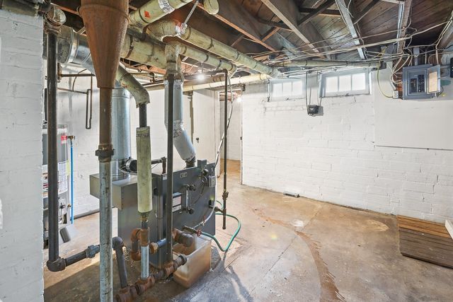 702 E Montgomery Street, Knoxville, IA 50138