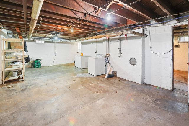 702 E Montgomery Street, Knoxville, IA 50138