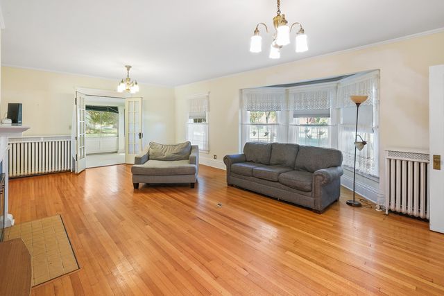 702 E Montgomery Street, Knoxville, IA 50138