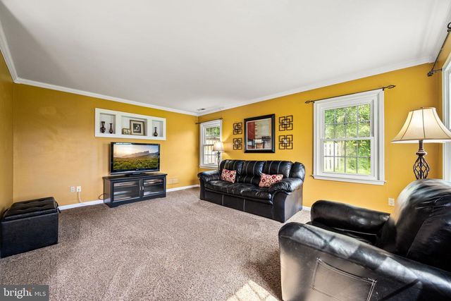 6 GOLDENROD CT, Newtown, PA 18940