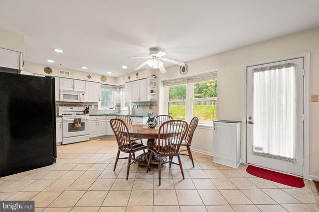 6 GOLDENROD CT, Newtown, PA 18940