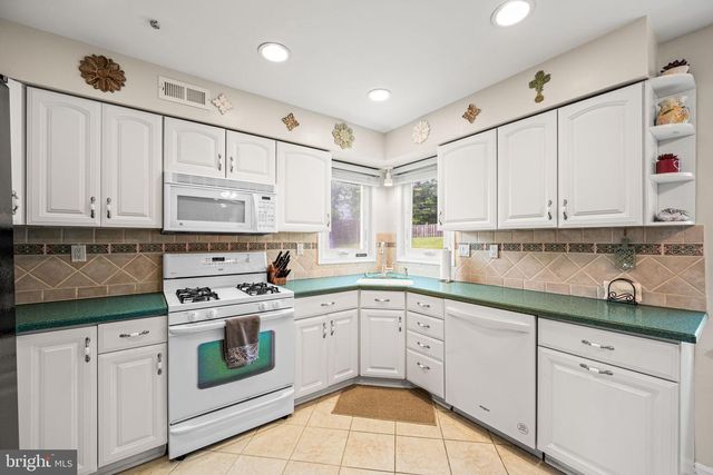 6 GOLDENROD CT, Newtown, PA 18940