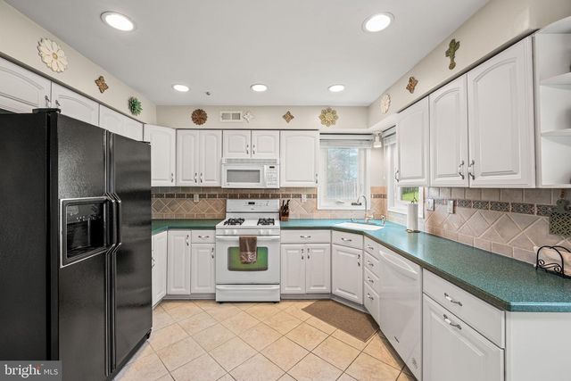 6 GOLDENROD CT, Newtown, PA 18940