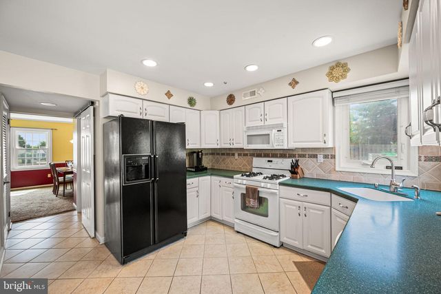 6 GOLDENROD CT, Newtown, PA 18940