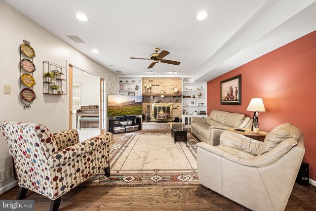 6 GOLDENROD CT, Newtown, PA 18940