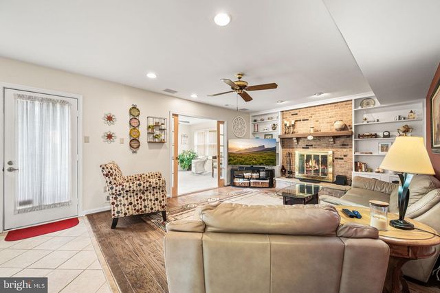 6 GOLDENROD CT, Newtown, PA 18940
