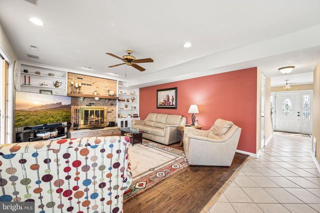 6 GOLDENROD CT, Newtown, PA 18940