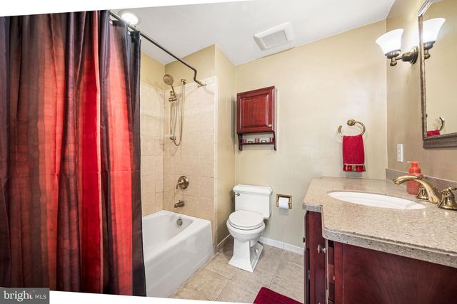 6 GOLDENROD CT, Newtown, PA 18940