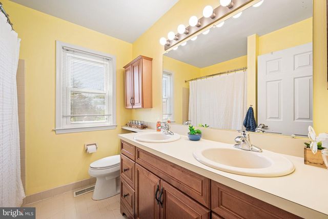 6 GOLDENROD CT, Newtown, PA 18940