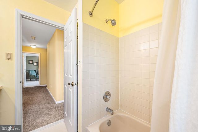 6 GOLDENROD CT, Newtown, PA 18940