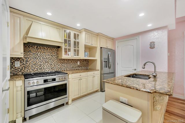 63-36 99th Street 3K, Rego Park, NY 11374