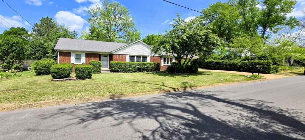 544 E Madison St, Pulaski, TN 38478
