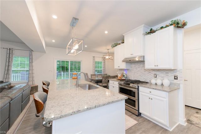 112 Silverlake RN, Yorktown, VA 23690