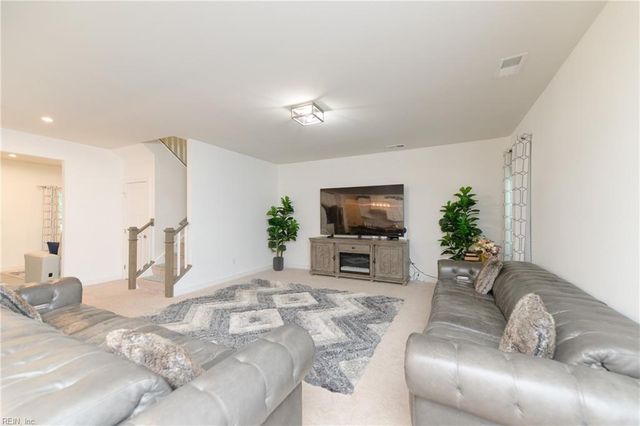 112 Silverlake RN, Yorktown, VA 23690