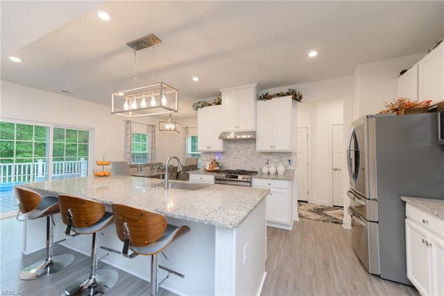 112 Silverlake RN, Yorktown, VA 23690
