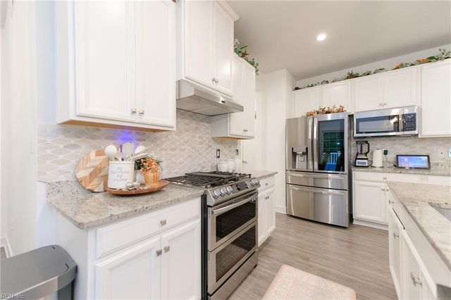 112 Silverlake RN, Yorktown, VA 23690