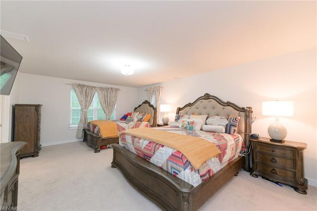 112 Silverlake RN, Yorktown, VA 23690