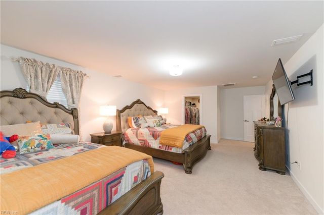 112 Silverlake RN, Yorktown, VA 23690