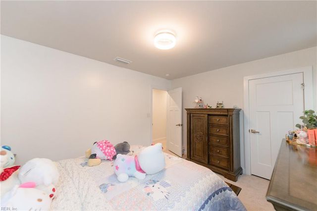 112 Silverlake RN, Yorktown, VA 23690