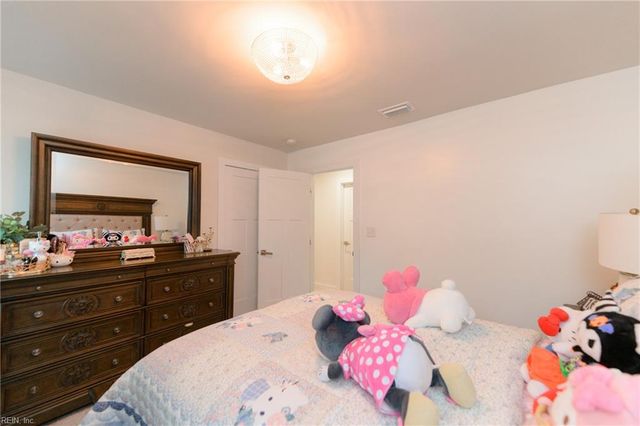 112 Silverlake RN, Yorktown, VA 23690