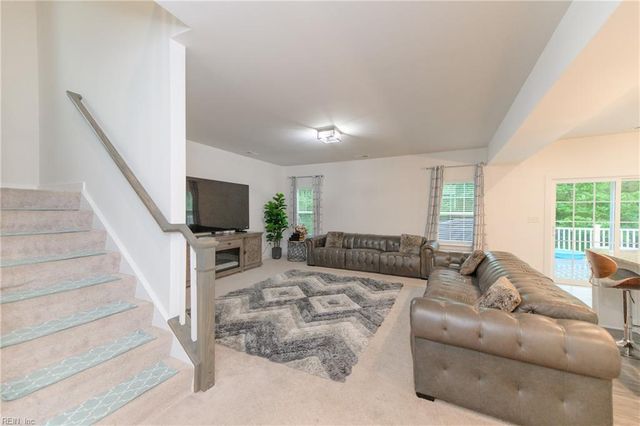 112 Silverlake RN, Yorktown, VA 23690