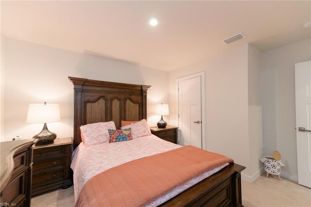 112 Silverlake RN, Yorktown, VA 23690