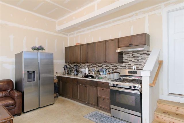 112 Silverlake RN, Yorktown, VA 23690