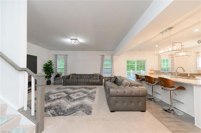 112 Silverlake RN, Yorktown, VA 23690