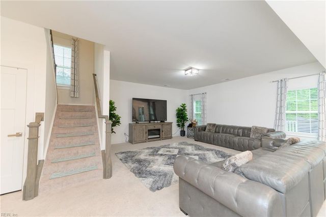 112 Silverlake RN, Yorktown, VA 23690